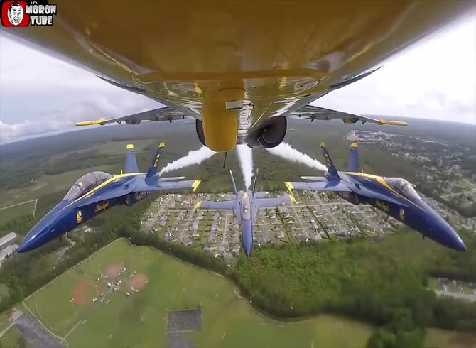 Video :Put on your seat straps and board a Blue Angels aircraft right away!
